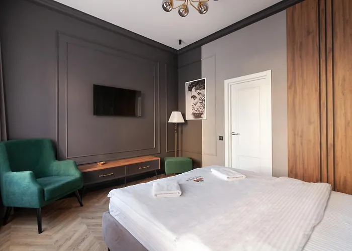 Leogrand Vip On Svobody Avenue 43