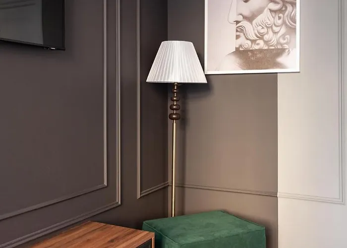 Leogrand Vip On Svobody Avenue 43