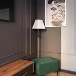 Leogrand Vip On Svobody Avenue 43