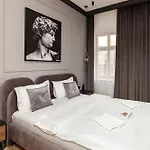 Leogrand Vip On Svobody Avenue 43