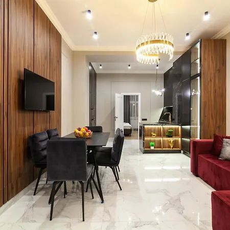 Apartman Leogrand Vip On Svobody Avenue 43 *