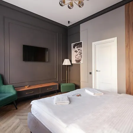 Leogrand Vip On Svobody Avenue 43