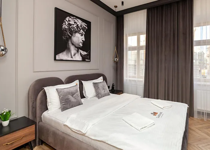 Leogrand Vip On Svobody Avenue 43