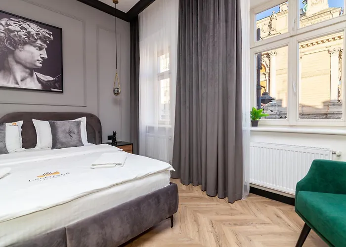 Апартаменты Leogrand Vip On Svobody Avenue 43